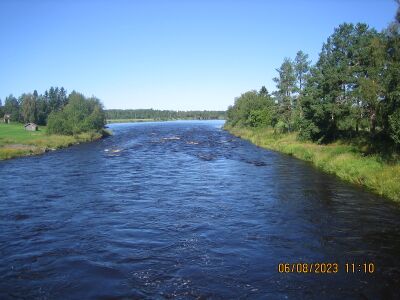 Männistönkosken sillalta alavirtaan.JPG